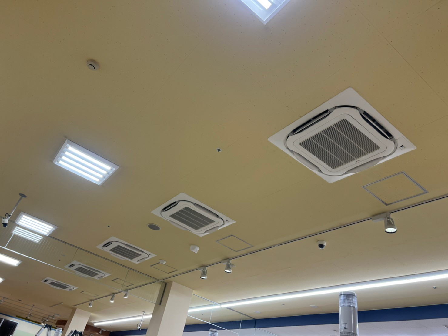 日立業務用エアコン古い 日立業務用エアコン・10馬力ツイン・3相200V RAS-
