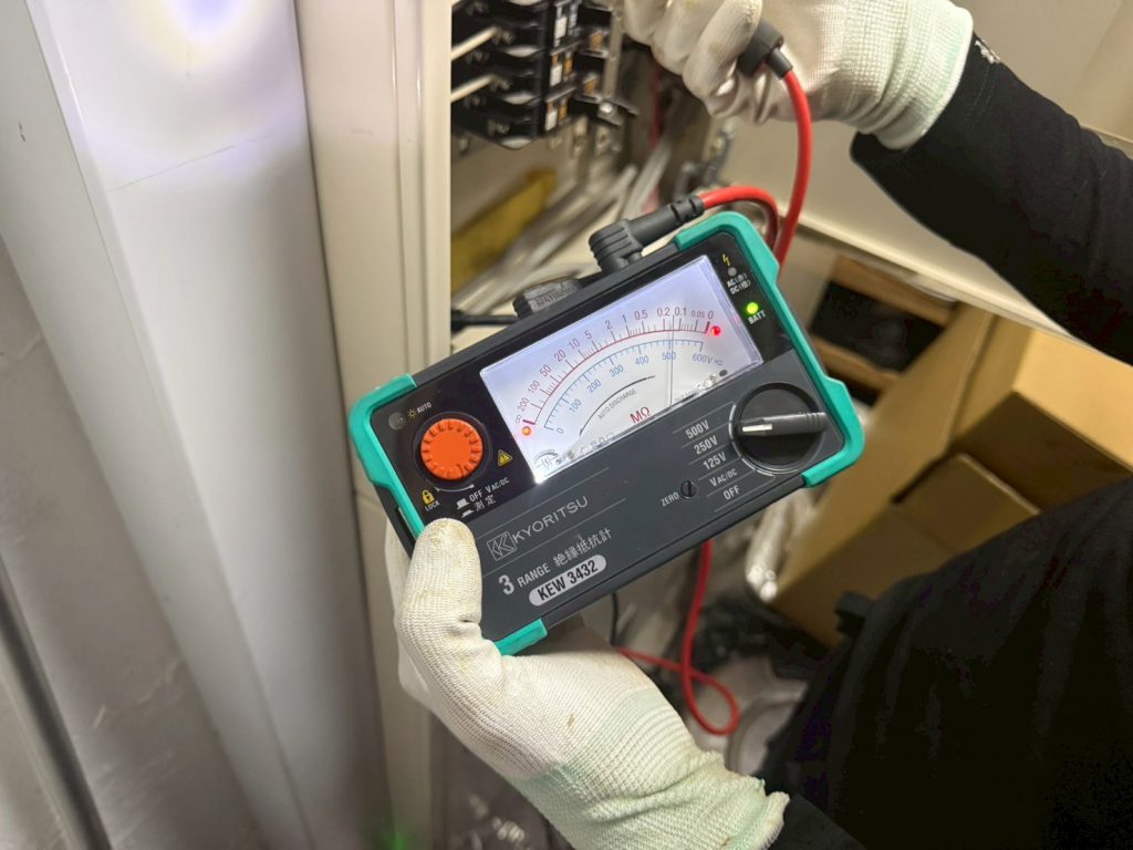 電気設備メンテナンスと緊急対応の重要性:お客様の安心を守り冬場の乾燥と火災リスクに備える