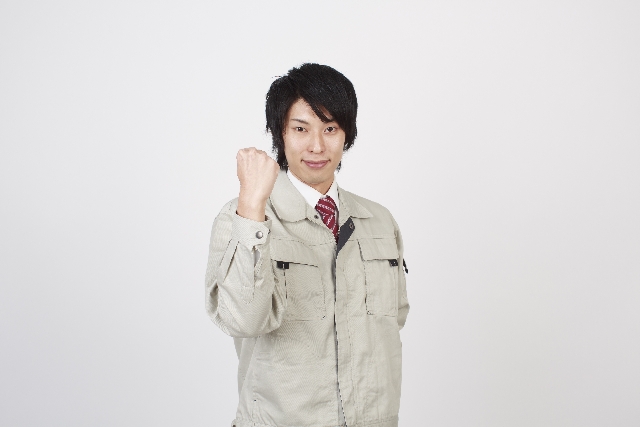 自信のある作業服の男性
